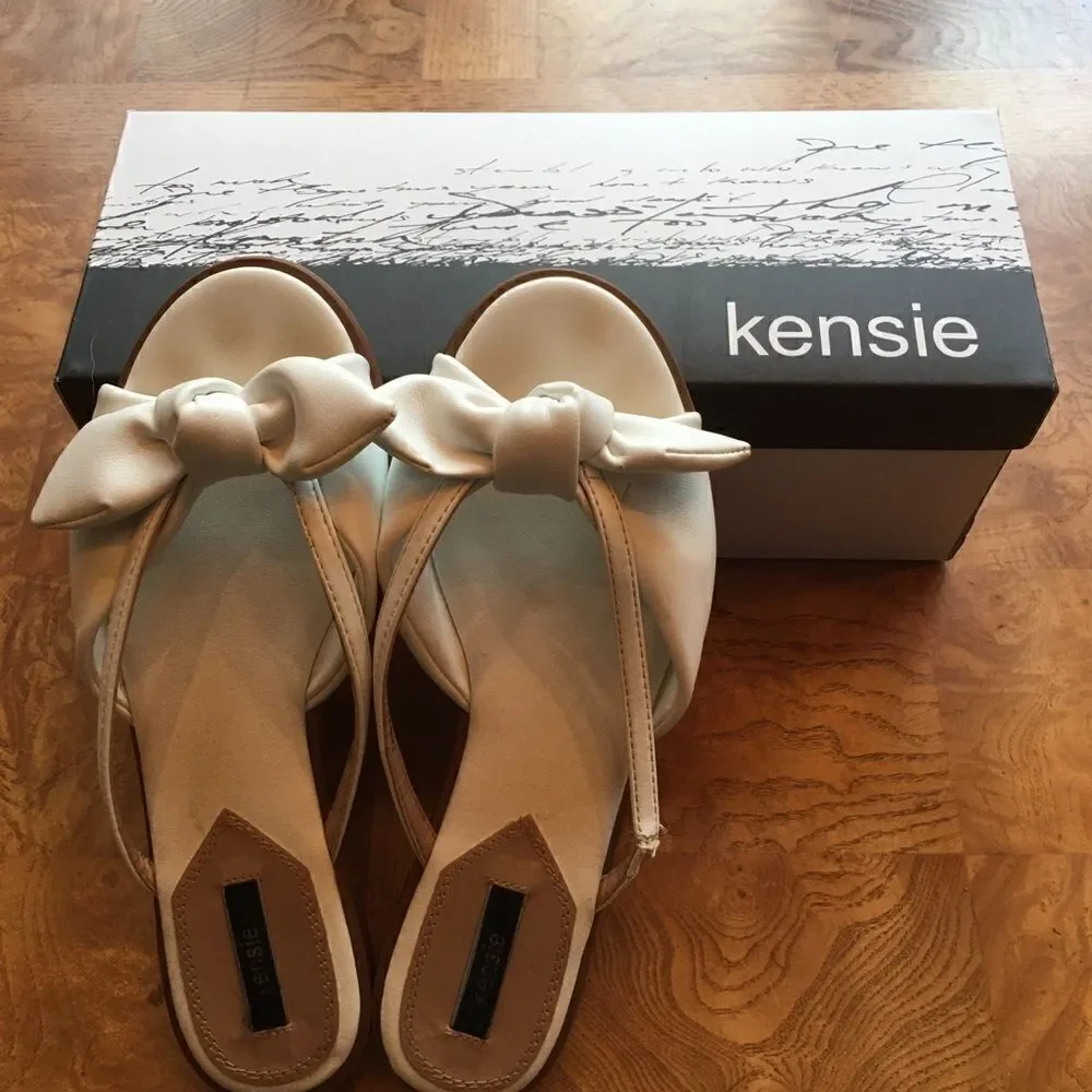 KENSIE SLIDERS w Bow Tie & Box!